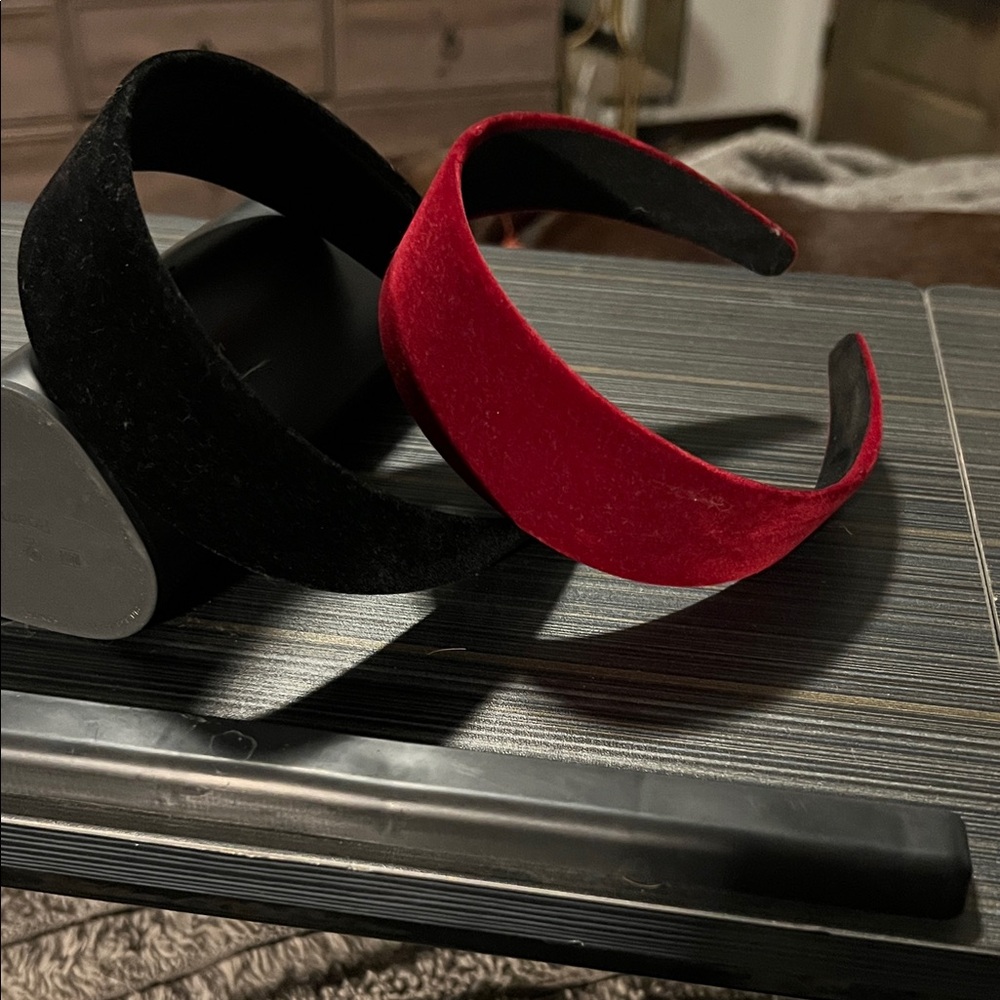 Chic Velvet Headband Duo in Black and Red